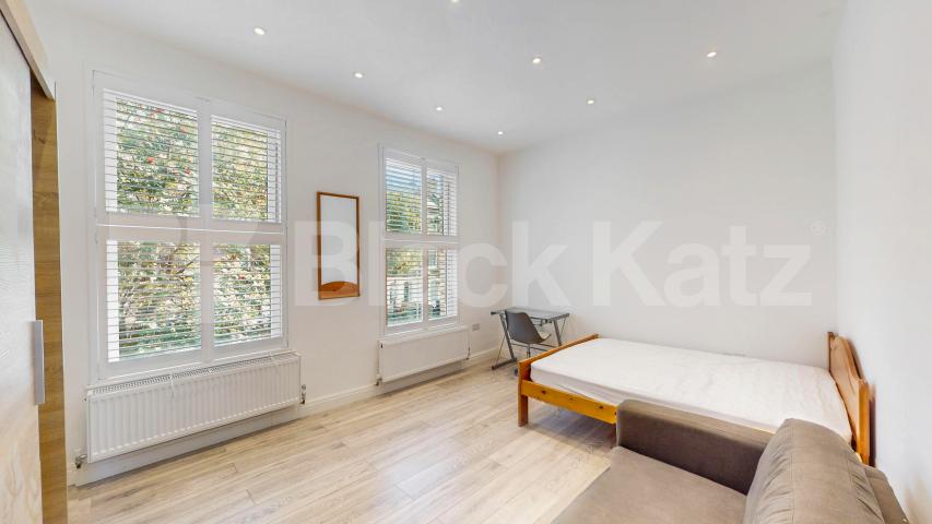 Elegant & Expansive Six Bed 4 Bath Residence with Private Garden in Holloway Mayton Street, Holloway